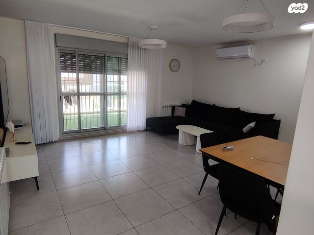 דירה, דוכיפת 12, סנסן, צור הדסה