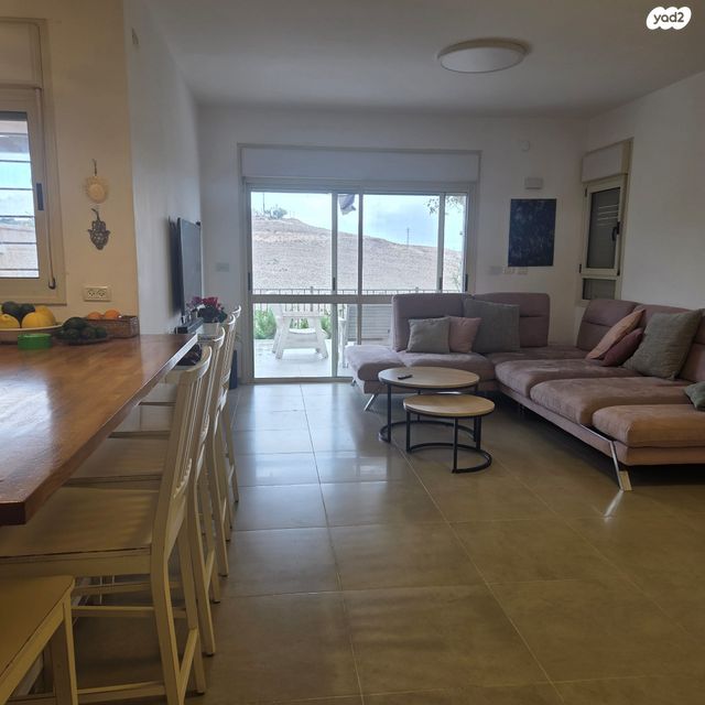 דירת גן, דרך נחל קדם 218, כפר אדומים, כפר אדומים