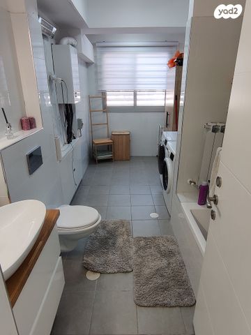 דירה, דוכיפת 12, סנסן, צור הדסה