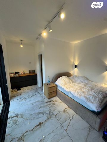 דורשי ציון 8