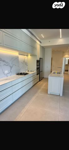 דירה, ליאונרדו דה וינצ'י 12, גני שרונה, קרית הממשלה, תל אביב יפו