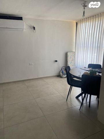 דירה, העבודה 11, ג'סי כהן, חולון