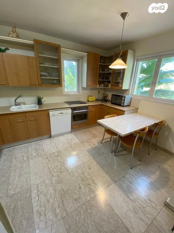 דירה, שמעון בן צבי 39, שטח 9, גבעתיים