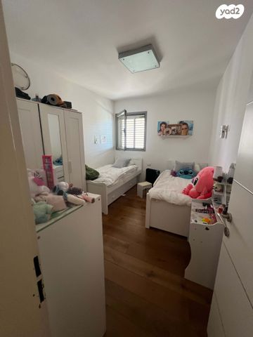 דירה, הפרחים 3, נווה גן, רמת השרון