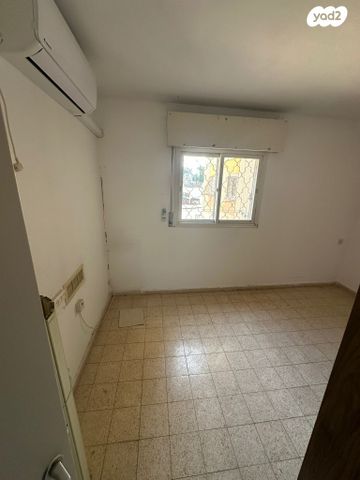 ח.מ. שפירא 17