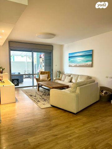 דירת גן, ברקת 8, גדרה הצעירה, גדרה