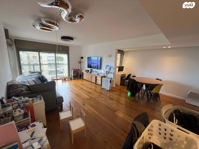 דירה, הפרחים 3, נווה גן, רמת השרון