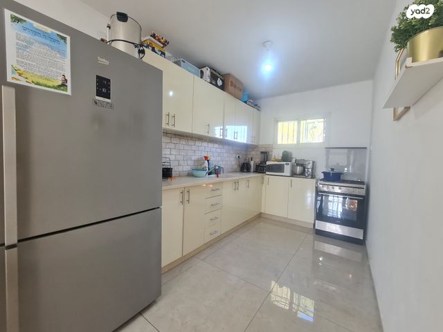 דירה, הקרן 31, כלי שיר, מעלה אדומים