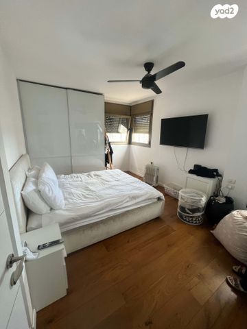 דירה, הפרחים 3, נווה גן, רמת השרון