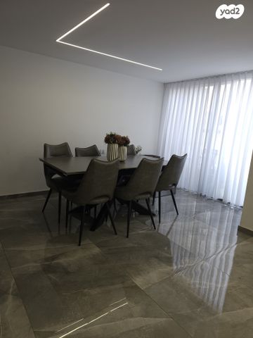 טריפלקס, לאה אמנו 3, אחיסמך, לוד