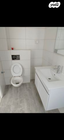 דו משפחתי, גיבורים 17, יובלים, קרית שמונה