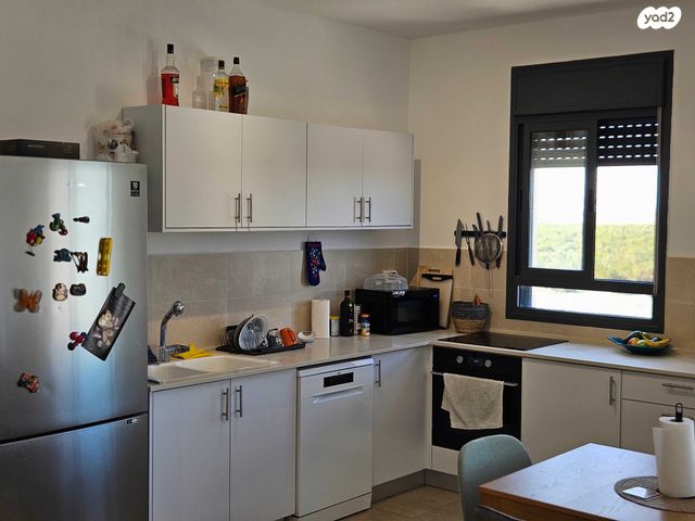 דירה, שיר השירים 4, שאר העיר, גן יבנה