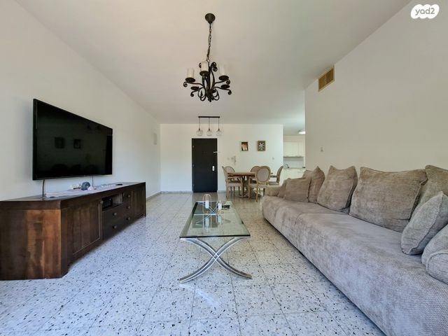 דירה, הדולב 18, צורן, קדימה צורן