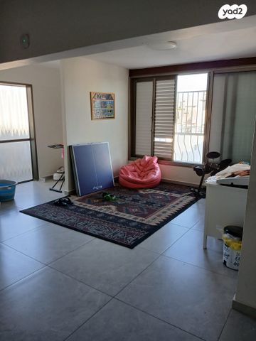 דופלקס, הבעש"ט 3, ג' / מרכז מזרח העיר, רחובות