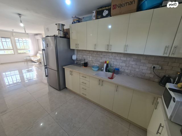 דירה, הקרן 31, כלי שיר, מעלה אדומים