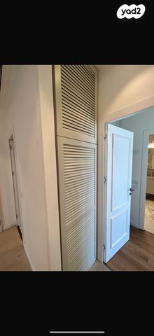 דירה, ליאונרדו דה וינצ'י 12, גני שרונה, קרית הממשלה, תל אביב יפו