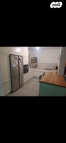 דירה, הרב אברהם קוק 23, השחר, דימונה