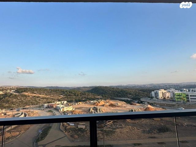 דירה, דרך ארץ 72, הפרחים, חריש