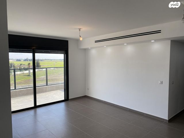 שדרות הרצל 52