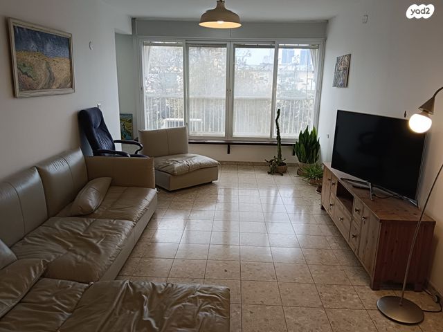 דירה, הגיבור האלמוני 50, יד אליהו, תל אביב יפו