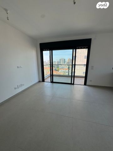 דירה, דניאל 17, לב העיר, בת ים