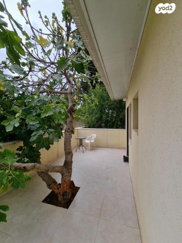 דירת גן, הכלנית 16, ברקן, ברקן