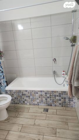 בית פרטי/ קוטג', האורנים 24, הדר, הוד השרון