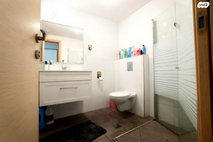 דירה, קריניצי 73, שכונת בן גוריון, מרכז העיר ג', רמת גן