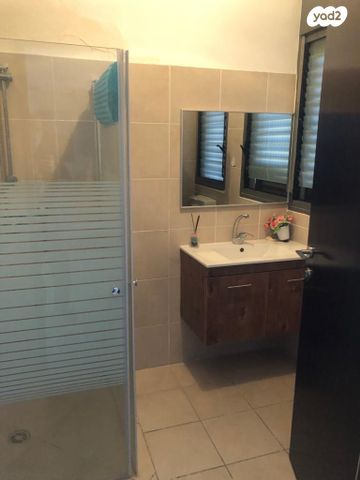 דירה, שדרות אח"י אילת 5, קרית חיים מזרחית, חיפה