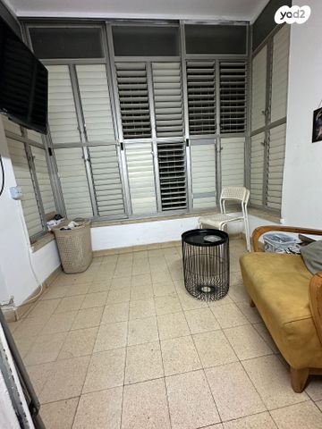 דירה, החבורה 25, אושיות, רחובות