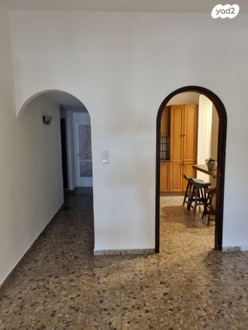 דירה, קריניצי 39, שכונת יהלום, מרכז העיר ב, רמת גן