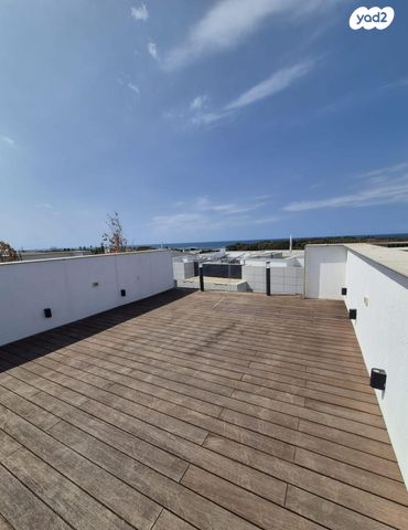 גג/ פנטהאוז, דולב 94, הצמרות, קיסריה