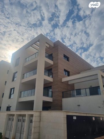 גג/ פנטהאוז, חבצלת 21, בת חפר, בת חפר