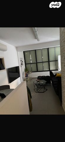 דירת גן, גאולים 14, רסקו א', חולון