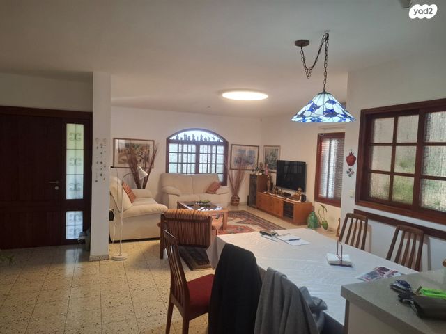 בית פרטי/ קוטג', האורנים 24, הדר, הוד השרון