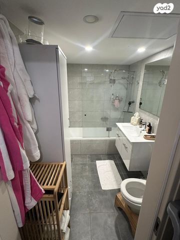 דירה, דבורה עומר 8, נאות שדה, רעננה