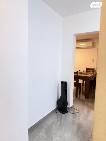 דירה, הגליל 71, המיסדים, כרמיאל