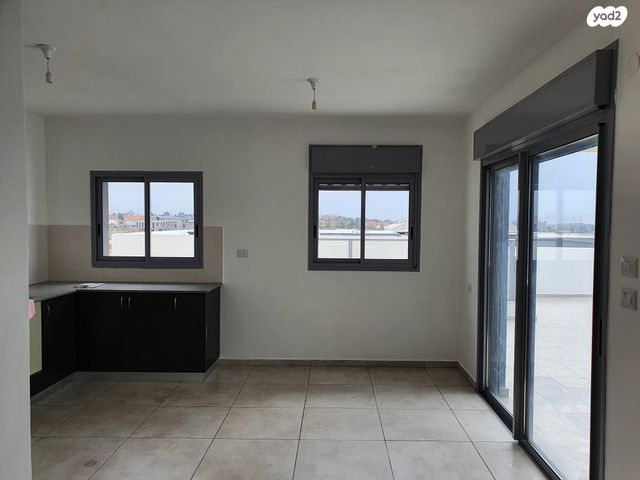 גג/ פנטהאוז, הארבל 11, פרדסיה, פרדסיה