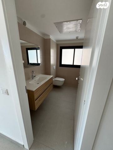 דירה, דניאל 17, לב העיר, בת ים