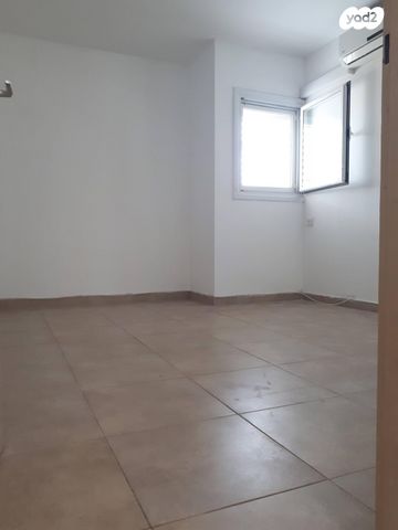 דירה, בר אילן 11, שיכוני מזרחי, כפר סבא