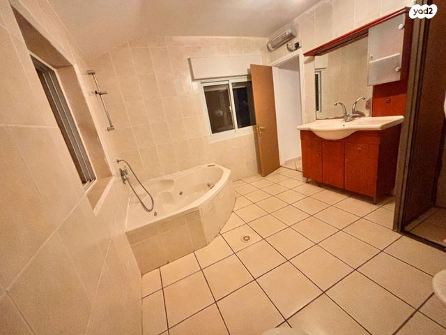 דירה, המוריה 18, מצפה יריחו, מצפה יריחו