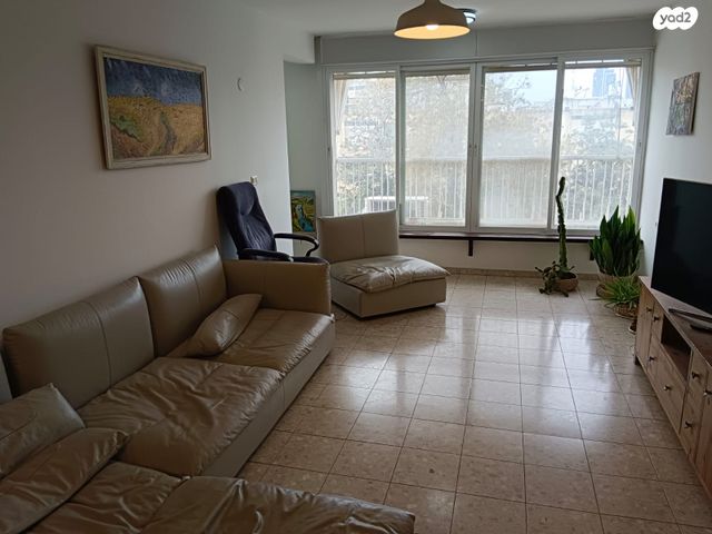 דירה, הגיבור האלמוני 50, יד אליהו, תל אביב יפו