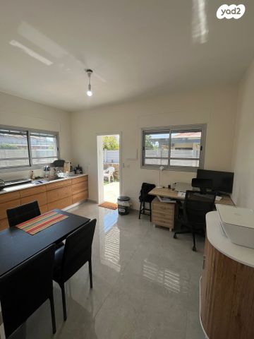 דירת גן, מחניים, מחניים, מחניים