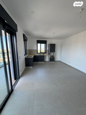 דירה, דניאל 17, לב העיר, בת ים