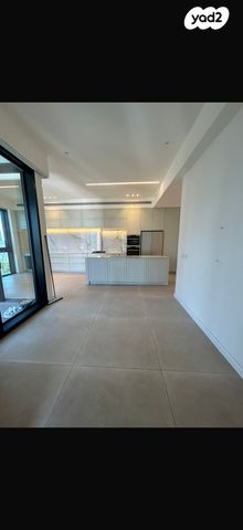 דירה, ליאונרדו דה וינצ'י 12, גני שרונה, קרית הממשלה, תל אביב יפו