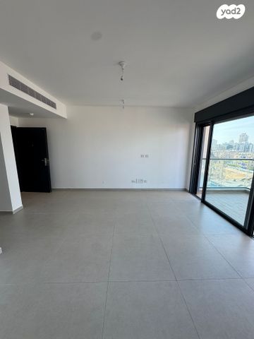 דירה, דניאל 17, לב העיר, בת ים