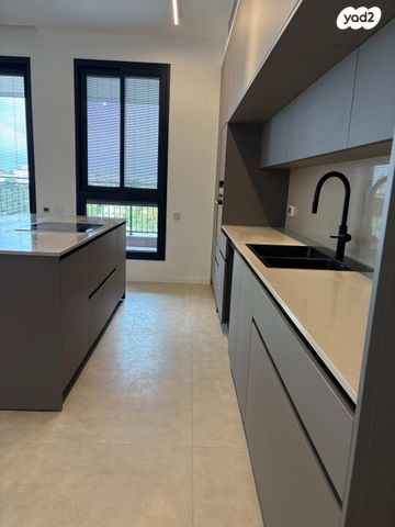 דירה, בנימין וולפוביץ' 6, מרכז דרום, רעננה