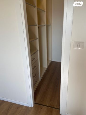 דירה, יבנה 40, קרית יערים, רמת השרון