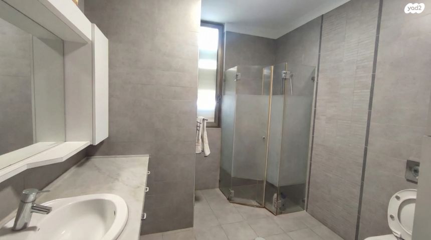 גג/ פנטהאוז, ברוריה 2, חרוזים, רמת גן