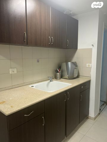 לאה גולדברג 6